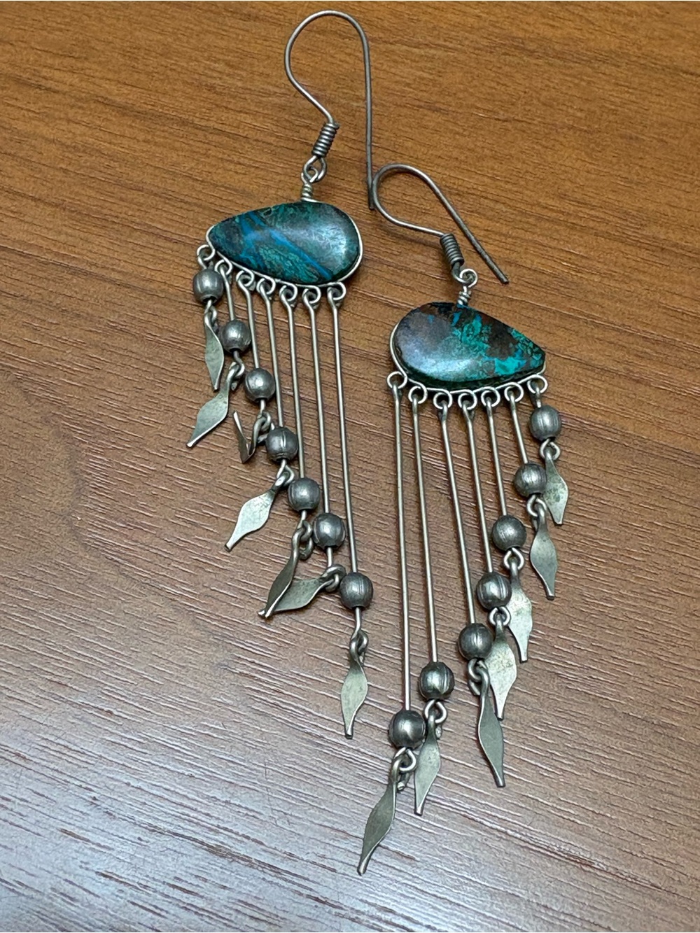 Peruvian turquoise and silver-tone dangle earrings - Picture 2 of 4